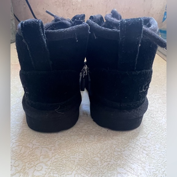 *Toddler Unisex* Ugg Neumel II Side Zip Black Logo Size 6 - Picture 4 of 5